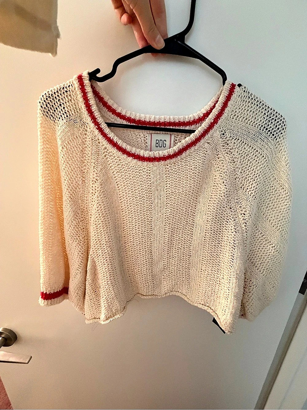 BDG Cropped Crew Neck Sweater in Cream & Red Size Small Like New
